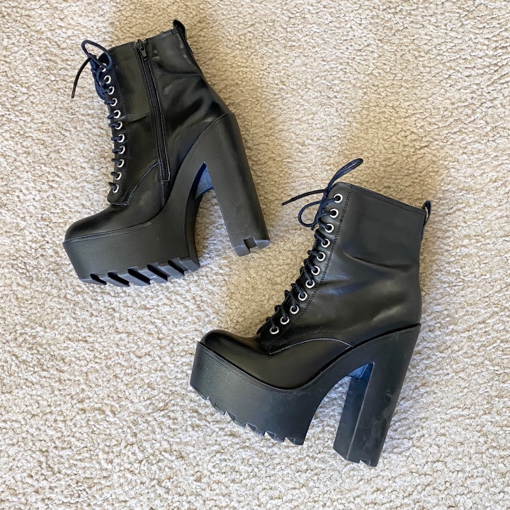 Steve Madden Black Lace Up Platform Boots